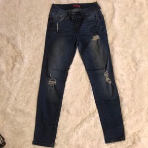 0121 Distressed Jeans